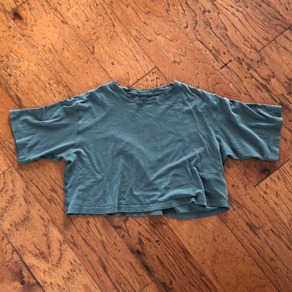 Lululemon crop tshirt
